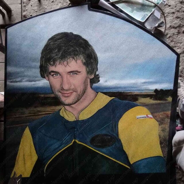 Гранитный Памятник с цветной фотографиейМолчанову Михаилу Мийловичу