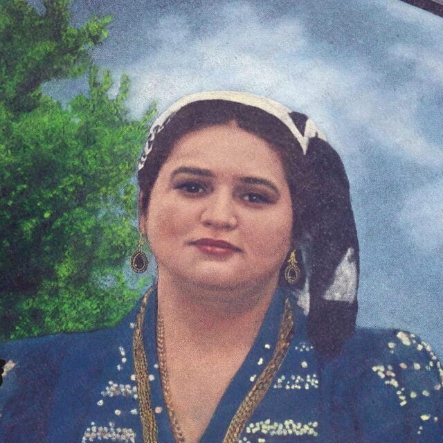 большой гранитный памятник с цветной фотографией для Оглу