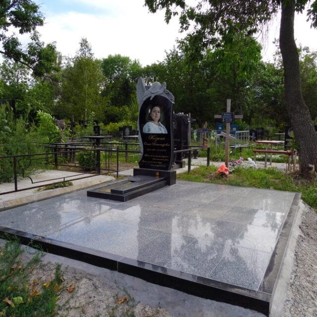 памятник с цветной фотографией гравировка