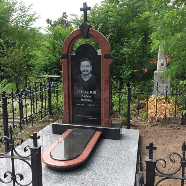 Памятник Степанову А.А.