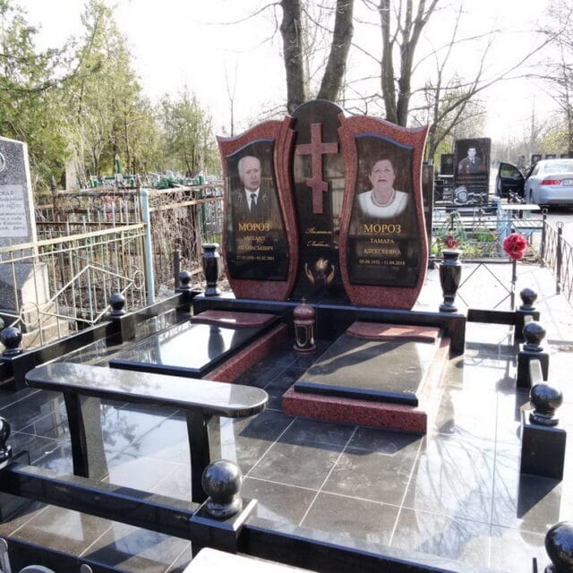 Памятник для Мороз М.А. и Мороз Т.А.
