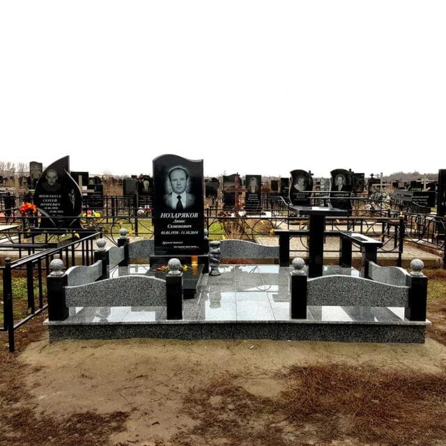 Памятник для Ноздряков