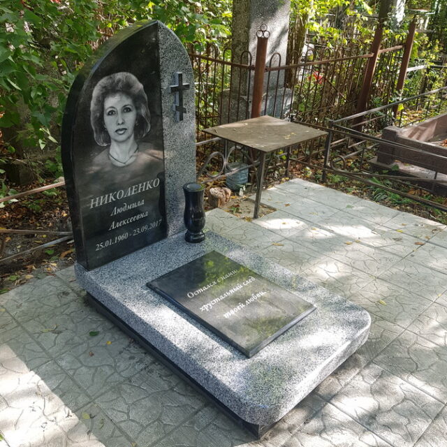 Памятник для Николенко Л.А