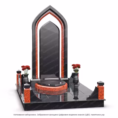  Комбинированный памятник из черного и красного гранита в форме арки с высокой стелой, угловыми столбиками и гранитными вазами.