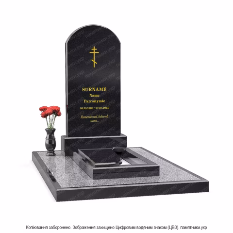 Классический памятник на могилу из черного гранита