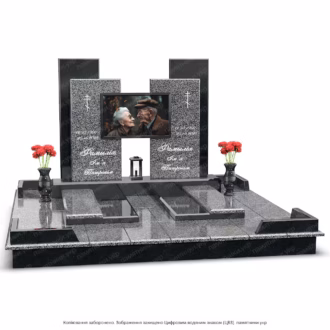  Памятник из комбинированого гранита для двоих с общей фотографией
