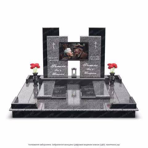 Памятник из комбинированого гранита для двоих с общей фотографией