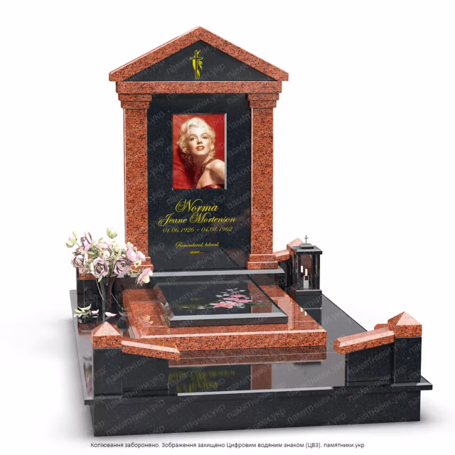 Памятник в виде храма с треугольной крышей из красного и черного натурального камня.