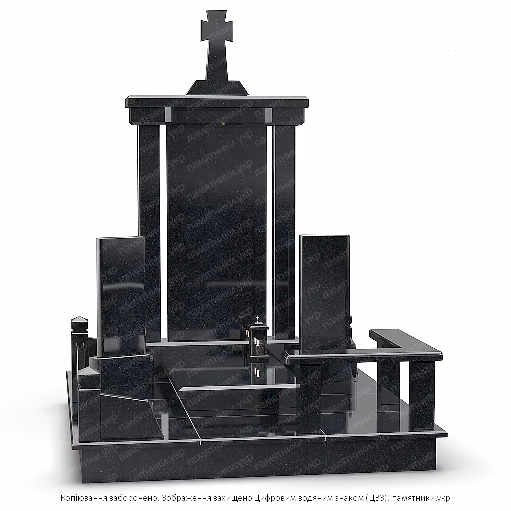 Эксклюзивный мемориальный комплекс L115.2: высокая черная стела с колоннами из белого мрамора, крестом на вершине, лавочкой и декоративной оградой.