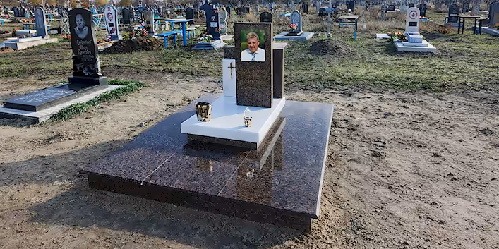 Памятник-Колосова